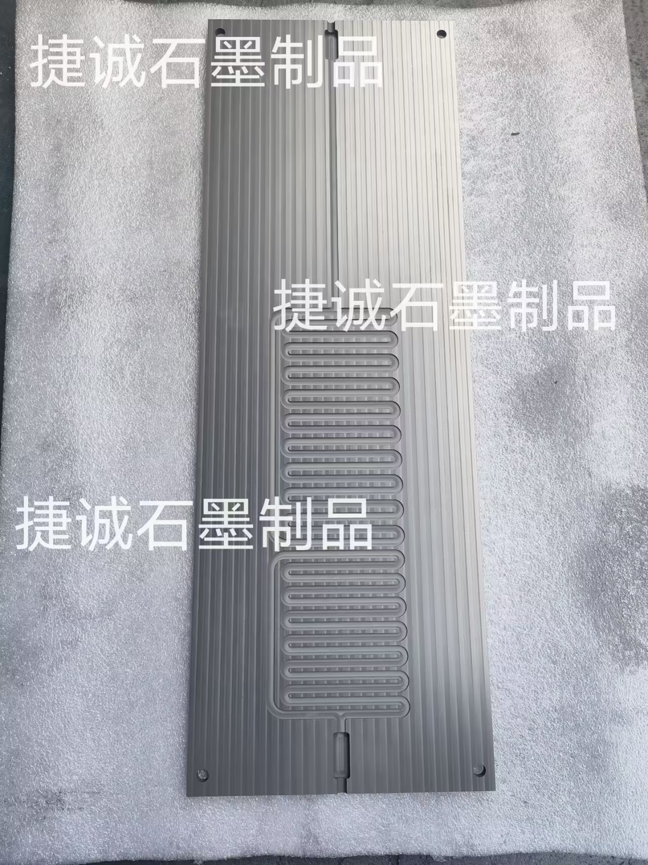 水冷板釬焊石墨模具，液冷板釬焊石墨模具，釬焊石墨模具，釬焊式液冷板石墨工裝，真空釬焊零件備件定制加工，銅板釬焊石墨模具，半導(dǎo)體石墨釬焊模具